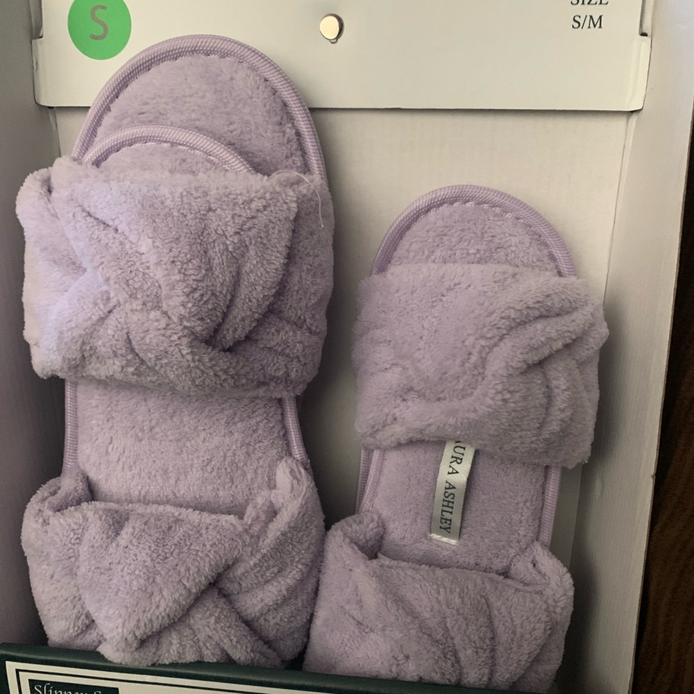 New slipper set “Mommy & Me” shoes size Ladies 6.5-7.5 Girls 11-12